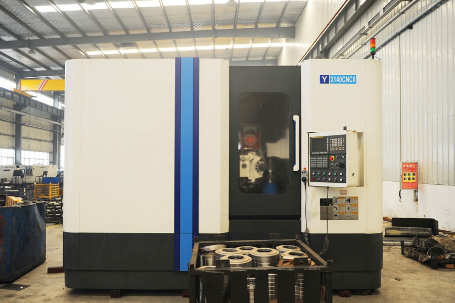 High-speed CNC gear hobbing machine